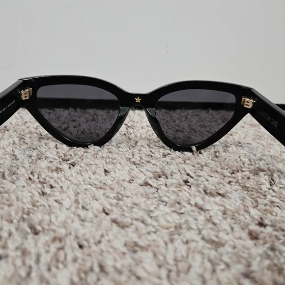 Dior Signature B2U Sunglasses - Picture 3 of 10